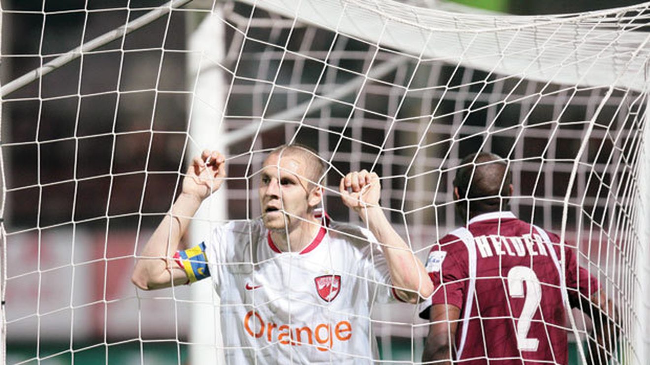 Fundașii rușinii! Apărătorii lui Dinamo au bătut un record vechi de 60 de ani!