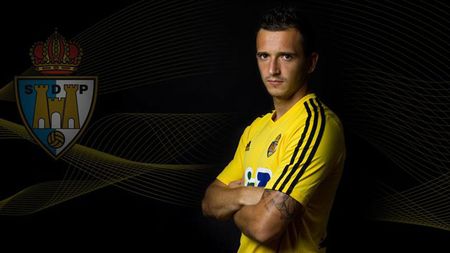 Portarul Dinu Moldovan, titular pentru Ponferradina în victoria cu Betis Sevilla