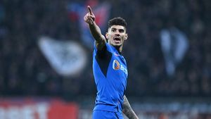 Se face transferul bombă al lui Florinel Coman! Arabii îl îmbracă în petrodolari şi îi plătesc pe loc clauza de reziliere lui Gigi Becali! Salariu fabulos pentru vedeta FCSB