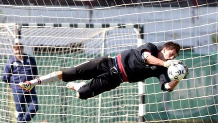 "Rocadă" de senzație!** Rapid i-a găsit "adversar" lui Albuț: ce portar este la un pas să ajungă în Giulești