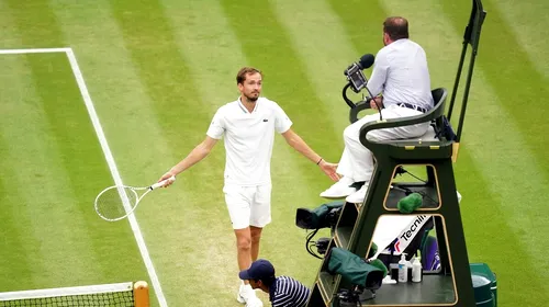 Acuzații grave la Wimbledon! Daniil Medvedev a lovit o femeie cameraman, dar nu a fost descalificat! Fanii lui Novak Djokovic au luat foc | VIDEO