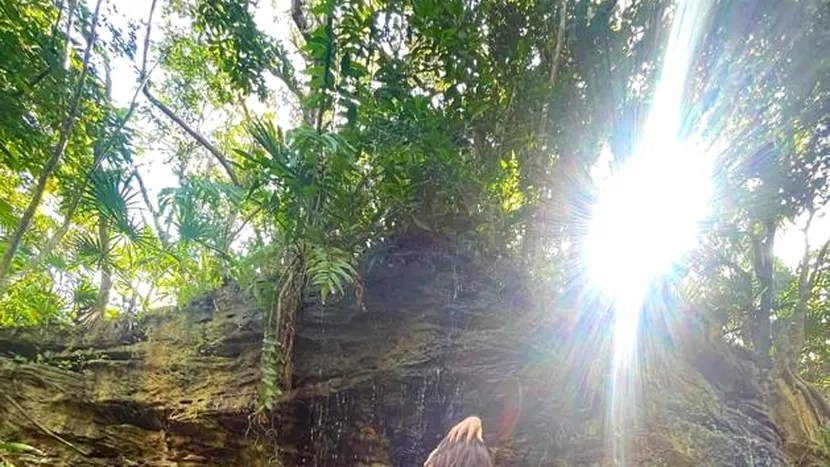 FOTO. Raluka face show în Mexic, în costum de baie. Vedeta și-a scos posteriorul și sânii la înaintare