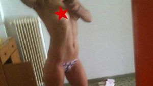 FOTO: O gimnastă a "scăpat" pe Facebook mai multe poze cu ea la duș