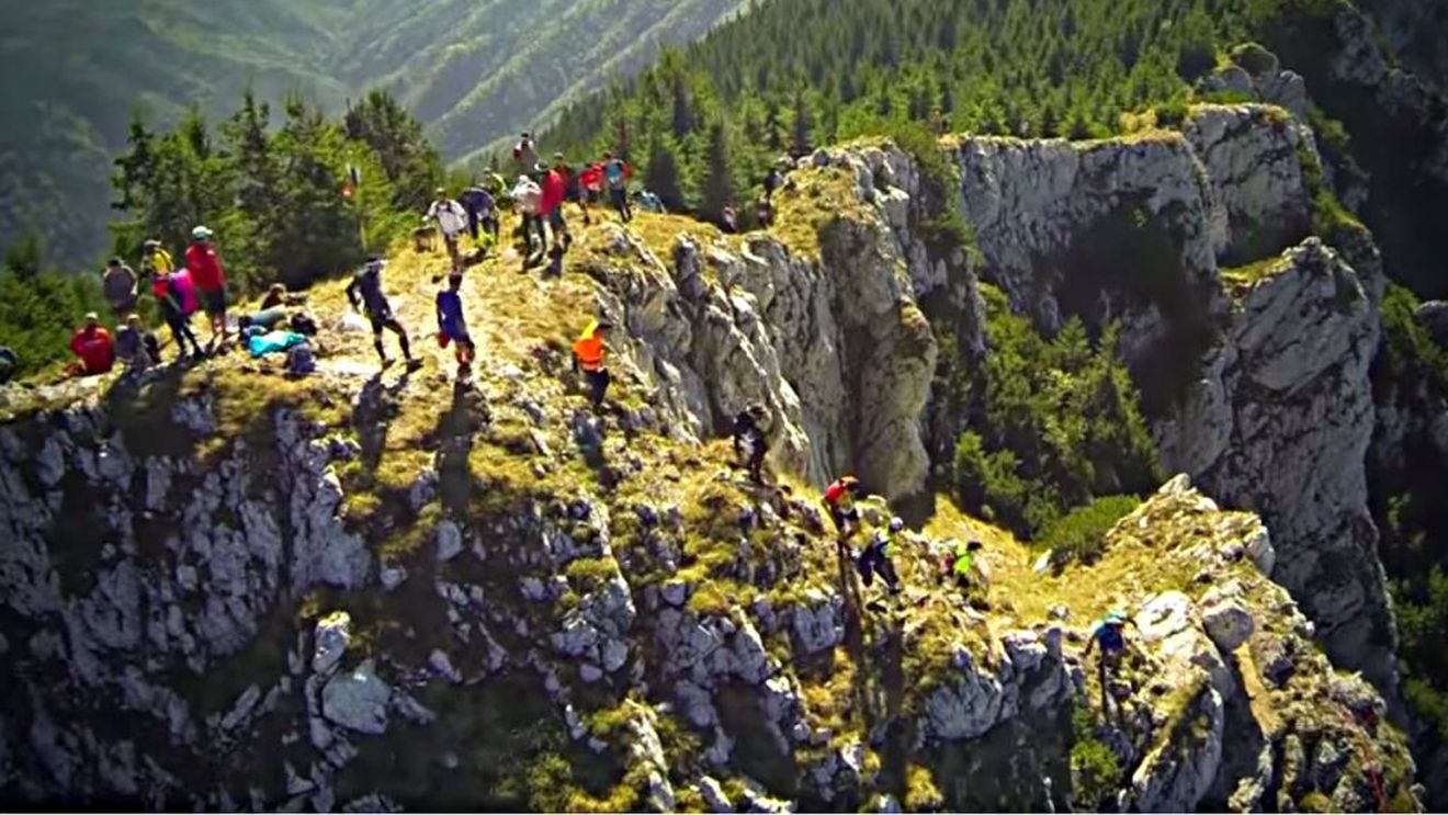 Cel mai grav accident din istoria concursurilor de alergare din România: doi sportivi au murit la Maratonul Piatra Craiului după ce au căzut într-o prăpastie de 70 de metri. Cum a fost posibilă tragedia | HARTA traseului