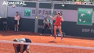 Gabriela Ruse, psiholog fără voie pe terenul de tenis! „E greu pentru mine", dezvăluie cea mai bună jucătoare româncă din circuitul de dublu | FOTO & VIDEO EXCLUSIV | CORESPONDENȚĂ DE LA ROLAND GARROS