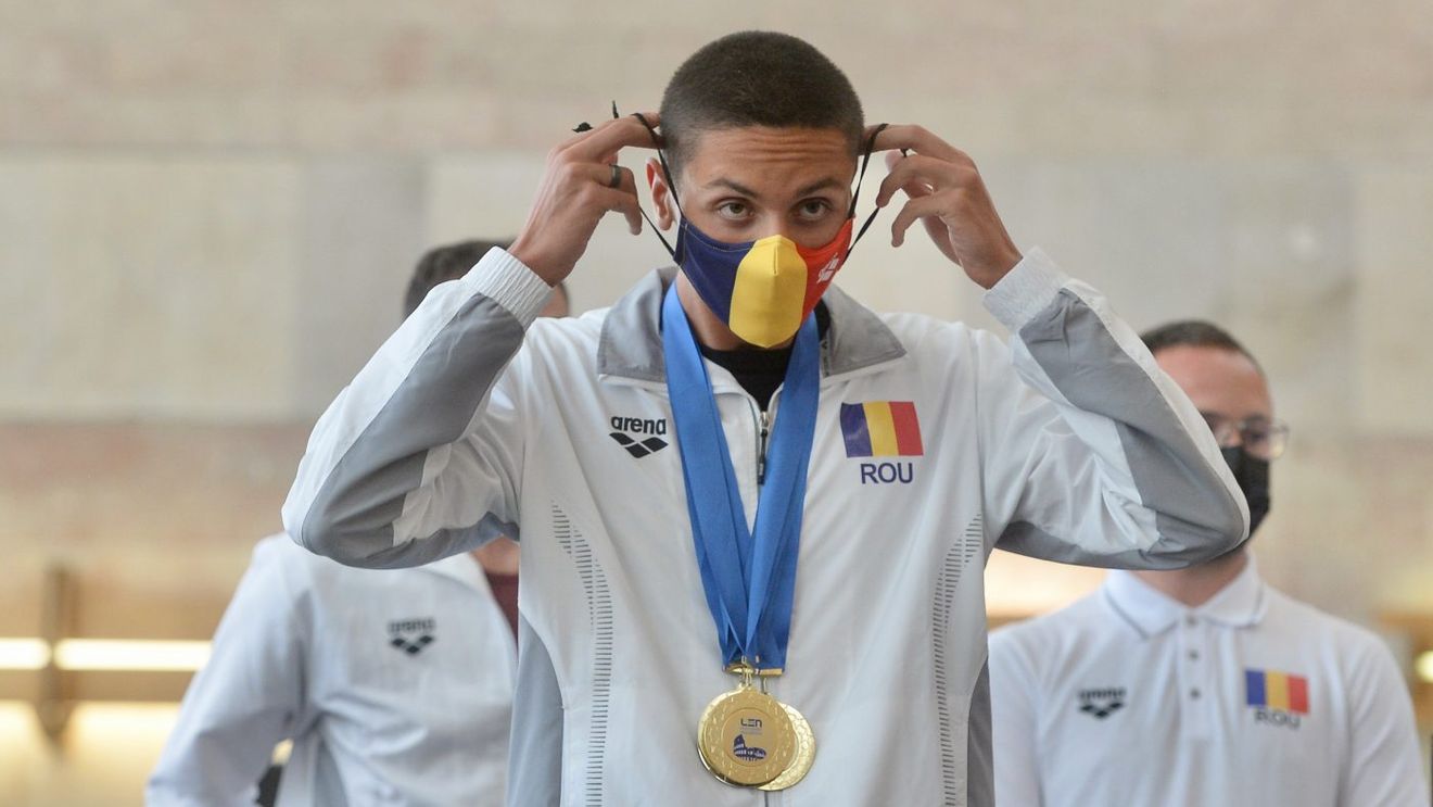 Fanii au devenit furioși pe conducerea Stelei după ce înotătorul David Popovici a semnat cu rivalii! „Ce putea Dinamo să ofere? Ce face domnul comandant?" + Explicația din culise a transferului