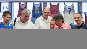 Patron la Steaua. "Toți cei care țin cu Steaua au avut cândva un vis! Și-au dorit să joace fotbal alături de Lăcătuș, handbal împreună cu Gațu, baschet alături de Brănișteanu sau Cernat"