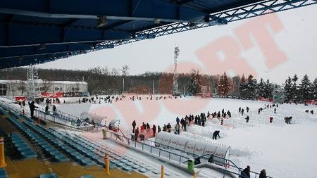 SUPER REPORTAJ De la "curățat" buzunare, la curățat terenuri:** 'Tu de pe ce secție ești?' FOTO