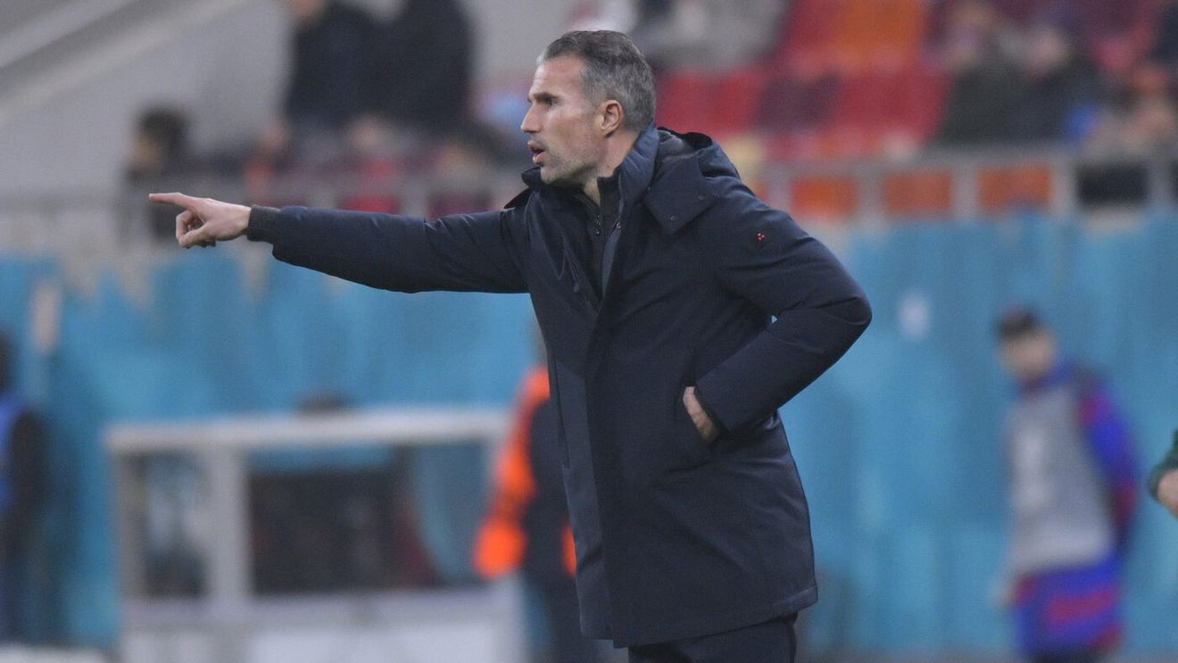 Van Persie și fotbaliștii săi au fost făcuți praf în studioul emisiunii din Olanda după FCSB – Feyenoord: „Au jucat cu o echipă foarte slabă și au părut niște juniori!”