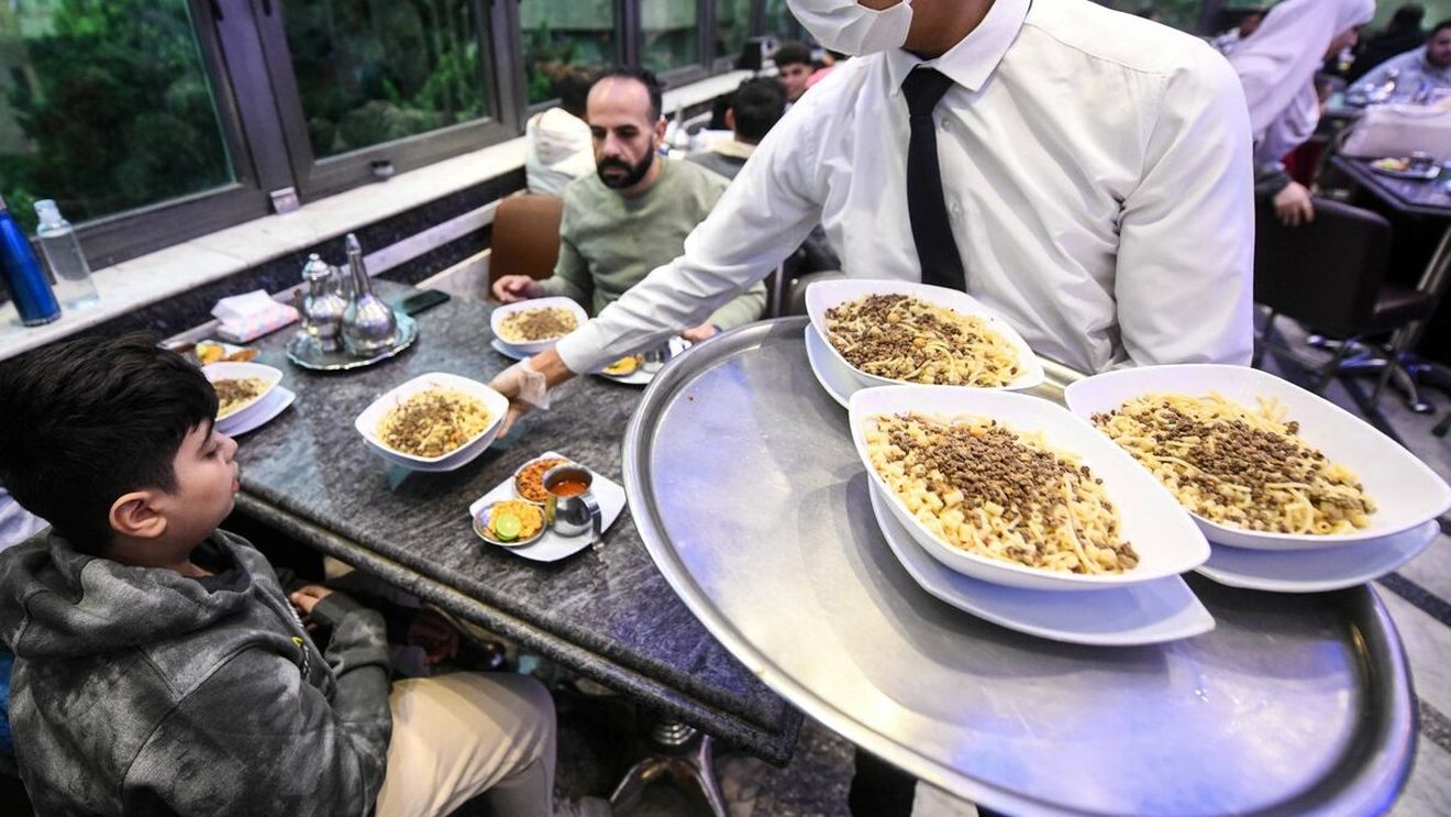 Angajații vitali pentru România, care nu au zile libere sâmbăta sau duminica și care vin la 5 dimineața, tăiați de la premiere: „Îmi vine să plâng“