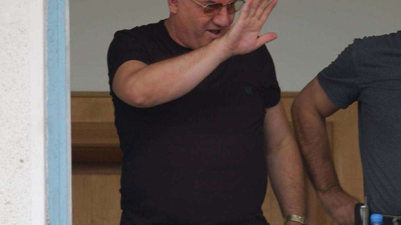 "Eu sunt propriul meu procuror și mă declar nevinovat!"