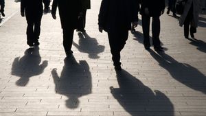 DNA ia atitudine în cazul "fabricii de opere științifice" din spatele gratiilor. Procurorii vor investiga modul în care au ajuns să scrie carte după carte personaje precum Gigi Becali, Cristi Borcea sau Ioan Niculae