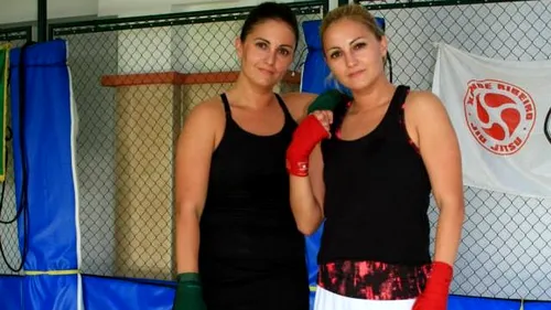 Divizia MMA, luni 31 octombrie, ora 20:00. Două gemene corporatiste sunt luptătoare de MMA