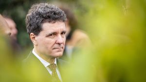 Nicușor Dan, desființat total după decizia de a trimite „Legea Novak” la CCR: „E anti-român!”