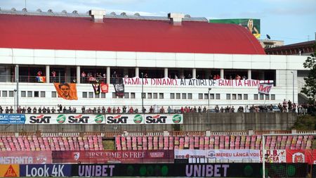 Suporterii lui Dinamo, spectacol în ultima etapă din play-out-ul Ligii 1! Ionuț Lupescu, fanul de lux al „câinilor” | FOTO & VIDEO