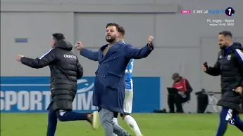 Adiță Mititelu s-a dezlănțuit după succesul lui FC U Craiova din derby-ul Băniei! Fiul patronului oltenilor le-a făcut cu mâna rivalilor, apoi i-a înjurat și jignit: „Sclavii de la CSU” | VIDEO