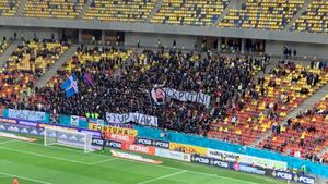 Galeria FCSB-ului l-a pus la zid pe Vladimir Putin! Mesajul ultrașilor la meciul cu Farul, după ce a început războiul din Ucraina: „Stop war!”