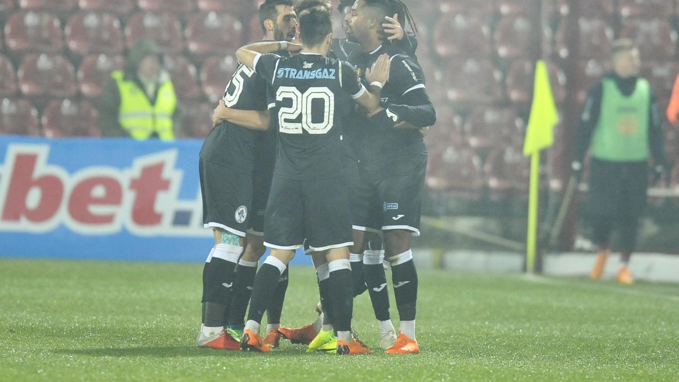 Gaz Metan trece "pe roșu" în lupta pentru play-off. Are cei mai mulți eliminați din campionat. Erori de arbitraj sau gafele jucătorilor?