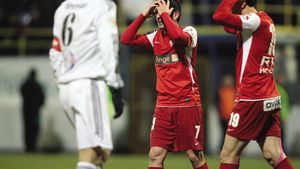 Dinamoviștii au reacționat dur înaintea meciului cu Viitorul: "Comunistule!" Scandal mare între președinte și jucători