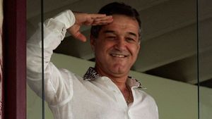 Credeați că Becali are destule porecle?** Dinu Gheorghe i-a mai găsit una! În ce l-a transformat pe "Mihai Viteazu", după ce a declarat că zboară:)