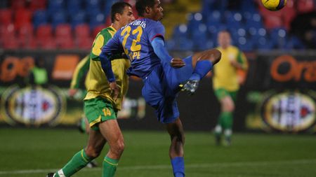 Citește aici comentariul LIVE al partidei Steaua - Dacia Mioveni 2-0