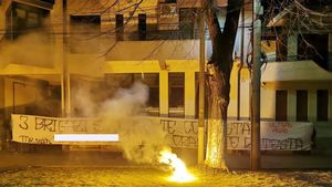 Război în toată regula între ultrași și conducere la un club de tradiție din Superliga! Mesaje de amenințare puse de fani împotriva celor care se ocupă de echipă: „Dacă retrogradați, orașul nu o să vă ierte!” | FOTO EXCLUSIV