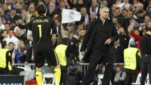 A plecat victima, urmează călăul?** Bombă cu ceas în vestiarul Realului: jucătorii nu-l mai vor pe Mourinho! În fața cui a îngenuncheat de fapt 'Specialul'