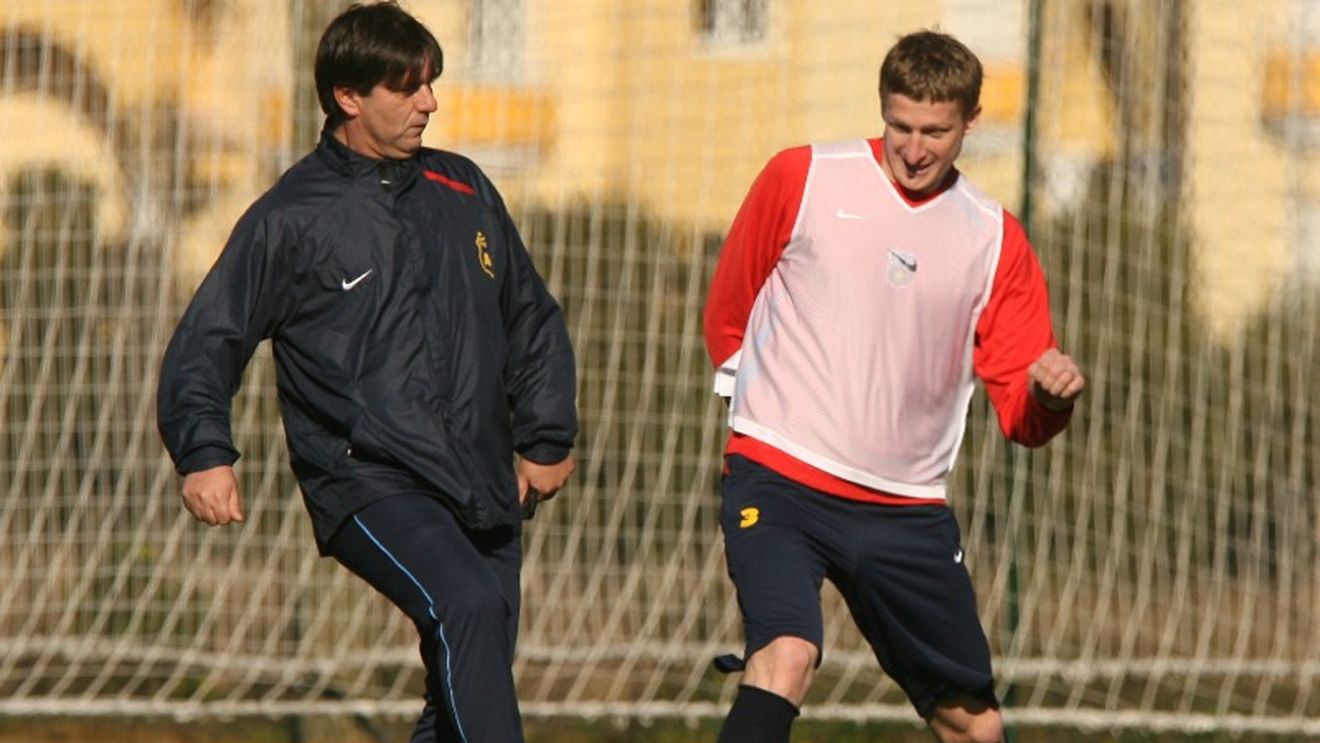 "Ce să facă și Lăcătuș?** Să îl învețe pe Goian cum să sară la cap?"