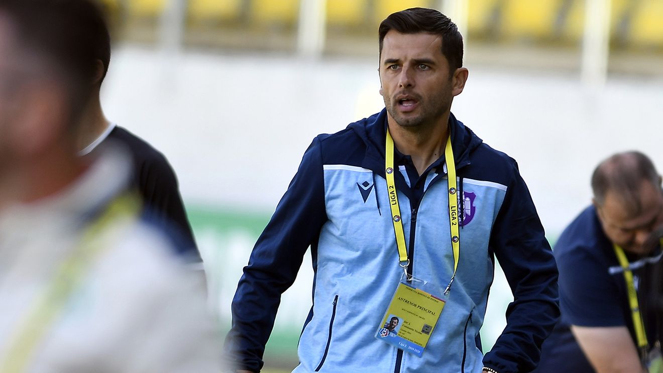 Episod șocant cu Nicolae Dică la meciul lui FC Argeș! Așa ceva nu credea că i se poate întâmpla la Pitești: cum a reacționat un om de ordine când a vrut să intre fără bilet pe stadion. „Nu l-a recunoscut și a rămas cu impresia că nu e respectat!" | EXCLUSIV