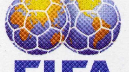 FIFA a decis să experimenteze sistemul cu 5 arbitri!