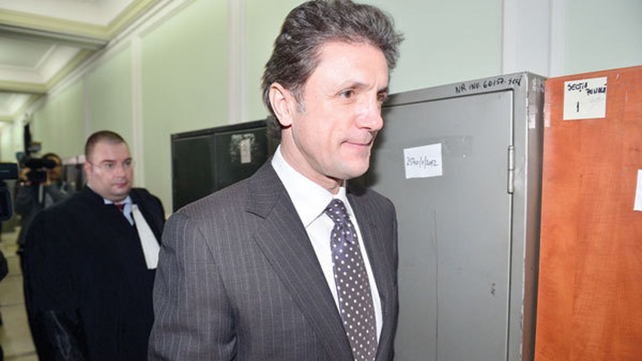 Popescu reacționează: "În perioada Eindhoven, eram reprezentat de Mircea Petescu"