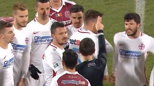 FOTO | Pintilii, eliminat pentru un fault la mijlocul terenului. A fost prea dură decizia lui Hațegan?
