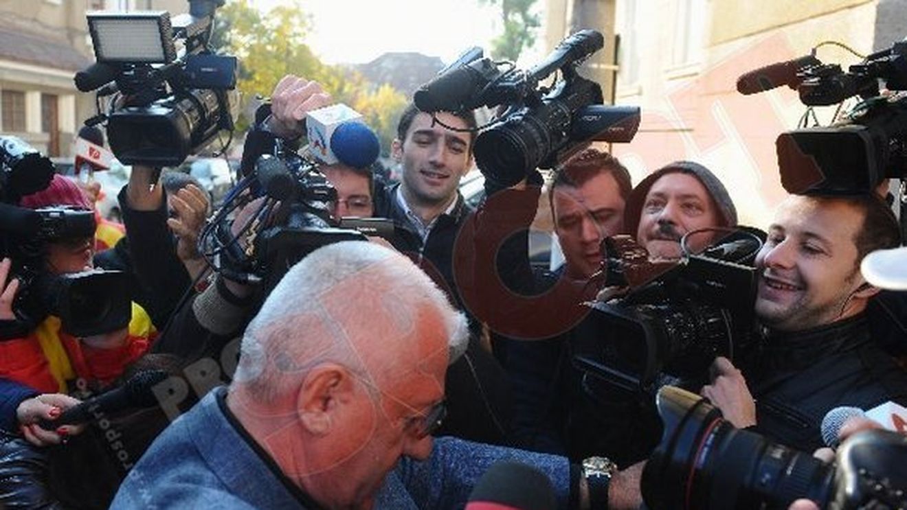 Dragomir, agresat la ieșirea din sediul DNA:** "Unu' brunet și cu chelie m-a călcat de două ori pe unghie!" :)