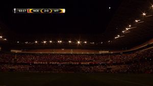 Nu, nu face parte din coregrafie :) Meciul dintre Nice și Vitesse din Europa League a fost întrerupt timp de 15 minute | FOTO