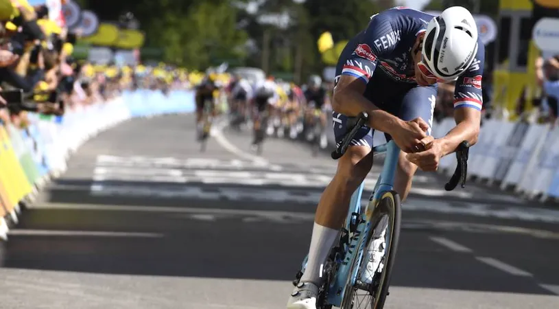 Mathieu van der Poel a dat recital pe Mur de Bretagne și a preluat tricoul galben în Turul Franței | VIDEO