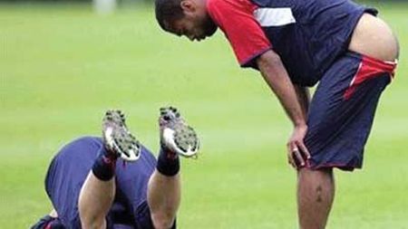 Ashley Cole**, la fundul gol