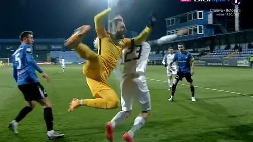 Arbitrul Marian Barbu, decizie scandaloasă la Viitorul - Academica! Penalty refuzat după ce Valentin Cojocaru a sărit peste Chunchukov |  FOTO & VIDEO