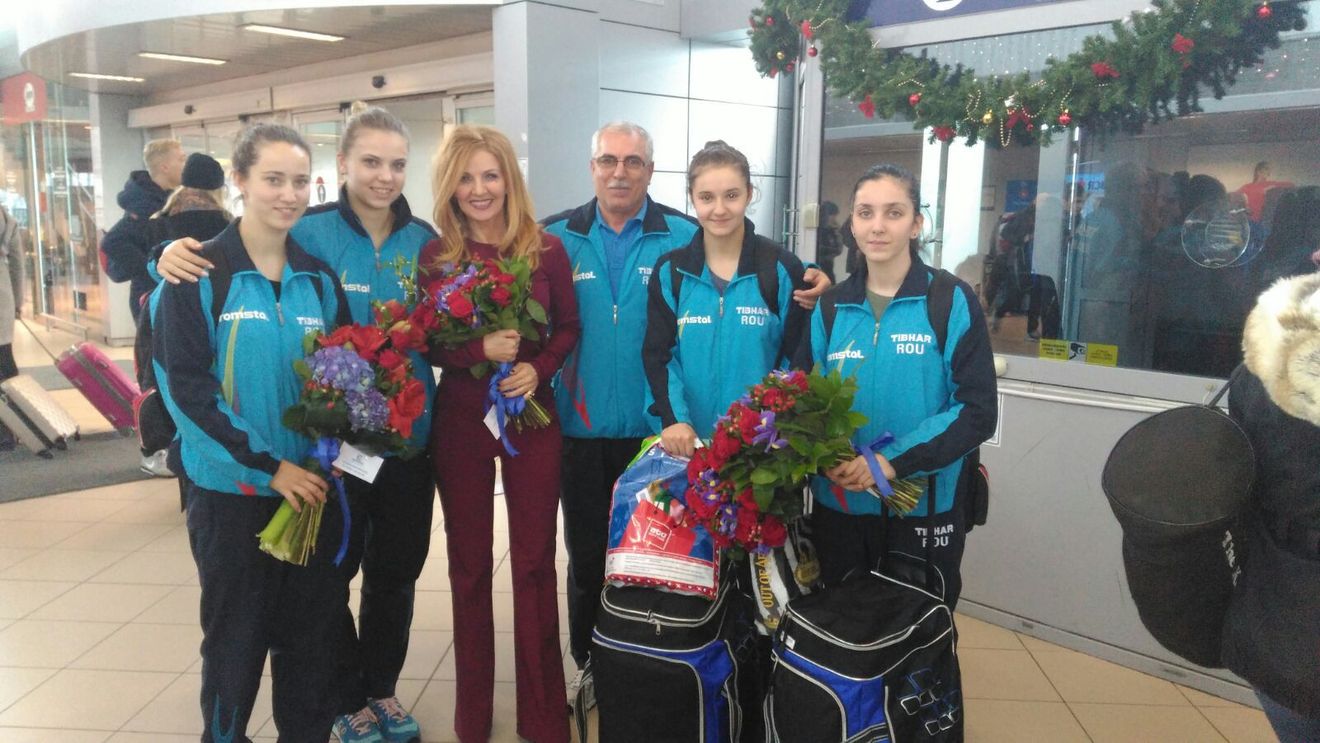 IMAGINEA ZILEI | Medaliatele cu aur la CM de juniori la tenis de masă au revenit în țară: "Am arătat ce înseamnă valoarea școlii românești"