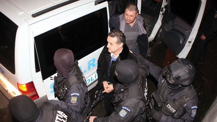 „Eliberați-l, e șef la Steaua"