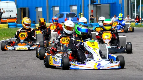 Spectacol la debutul Campionatului Național de Karting. Concurenții cu vârste începând de la 5 ani s-au întrecut pe circuitul AMCKart din București