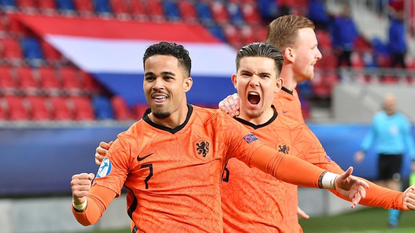 Cine transmite la tv fazele superioare ale Campionatului European de fotbal 2021 din Ungaria și Slovenia. Programul meciurilor