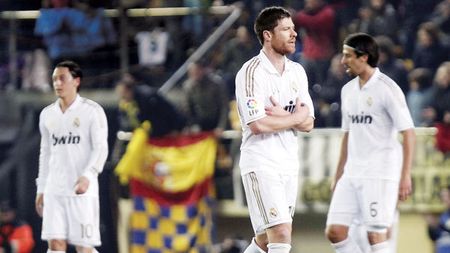 Galacticii sunt furioși: "A fost jaf!"** Mourinho pune piciorul în prag: a găsit în vestiar problema care ar trimite titlul la BarÃ§a