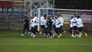 Mircea Lucescu a condus antrenamentul României. Imagini de la ședința de pregătire: cine au fost absenții motivați