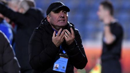 Cum a fost surprins Gică Hagi de camerele TV imediat după ce Gloria Buzău a marcat golul care a îngenuncheat-o pe Farul! Foarte rar e văzut „Regele” într-o astfel de ipostază