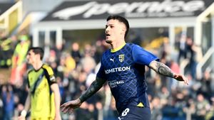 Americanul miliardar de la Parma e ținut în șah de Giovanni Becali pentru Dennis Man. Ce ar putea decide patronul italienilor, după ce Dortmund a pus 18.000.000 de euro la bătaie