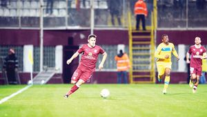 "Aleargă cu mingea la fel ca Hagi sau Messi!" Puștiul teribil al Giuleștiului a atras atenția străinilor. Rapid i-a fixat o clauză uriașă