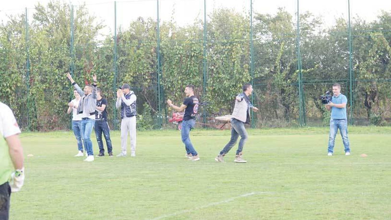 "Câinii" își pot dubla salariile! Elevii lui Stoican au prime promise egale cu remunerația pe un an