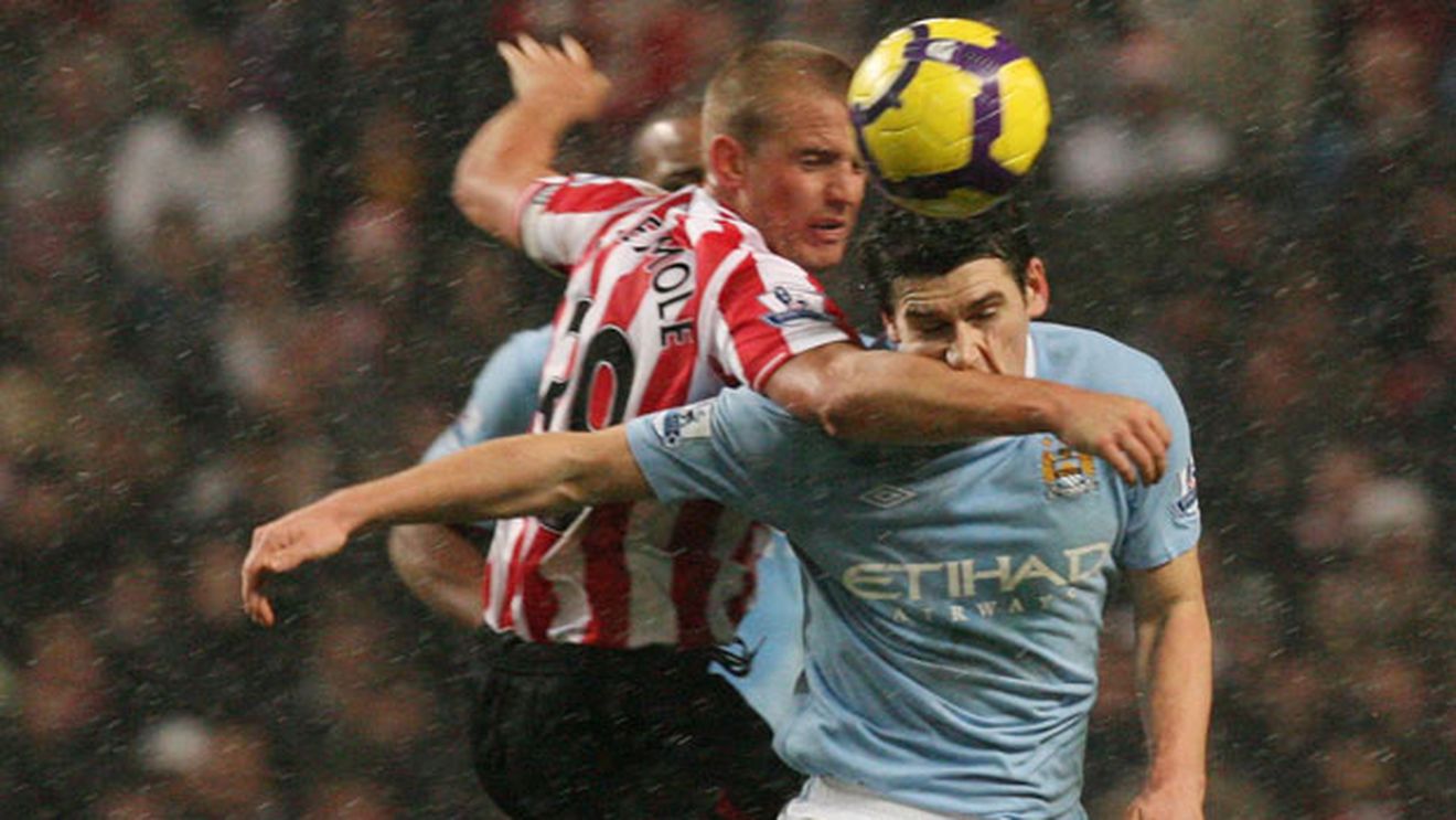 I se poate spune "Yellow Pages":** un fotbalist de la Sunderland a atins contra lui Fulham o cifră incredibilă în istoria modernă a primei ligi! Colegii nu-l invidiază