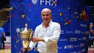 Florin Verigeanu a câștigat Supercupa la fotbal și la handbal: "Nu știu dacă sunt sigurul conducător din lume care a reușit asta"