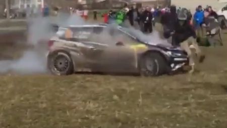 VIDEO Accident la Raliul Monte-Carlo! Jari-Matti Latvala a intrat cu mașina într-un fotograf 